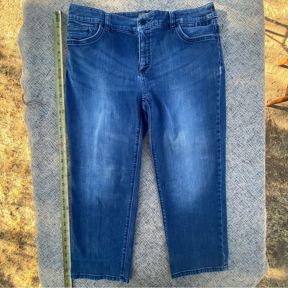 Chico's Denim - Chico’s So Slimming Jeans size 2 US 12 31 Cropped Capri Length Casual Denim
